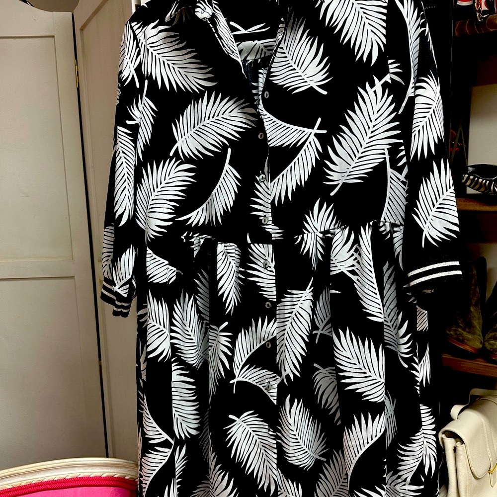 It Hippie Black and White Palm Tree Mini/Tunic, 3/4 sleeve w/striped trim, Sz L
